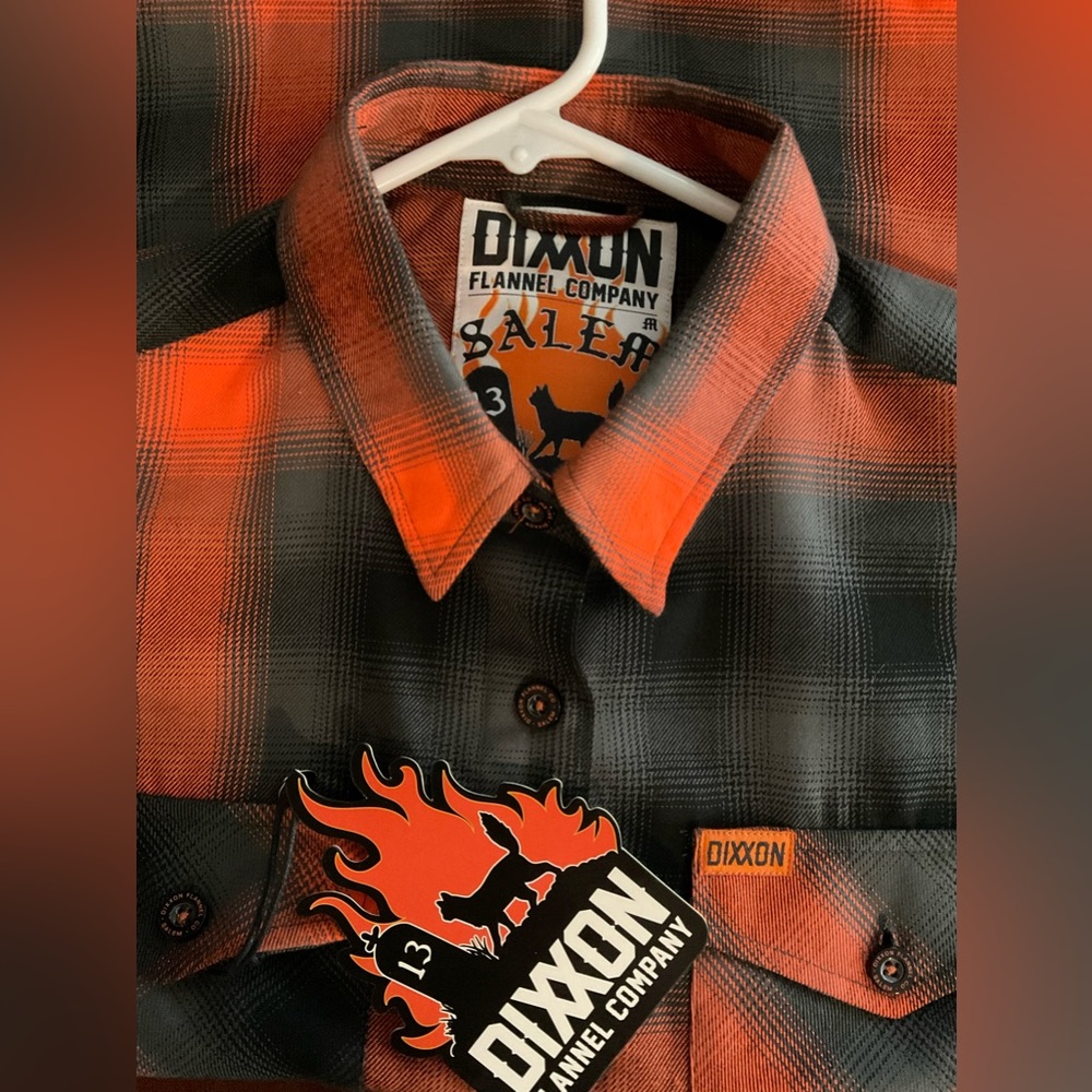 ◦	Dixxon Flannel Women’s M
	◦	Used in excellent condition
	◦	Fits true to size